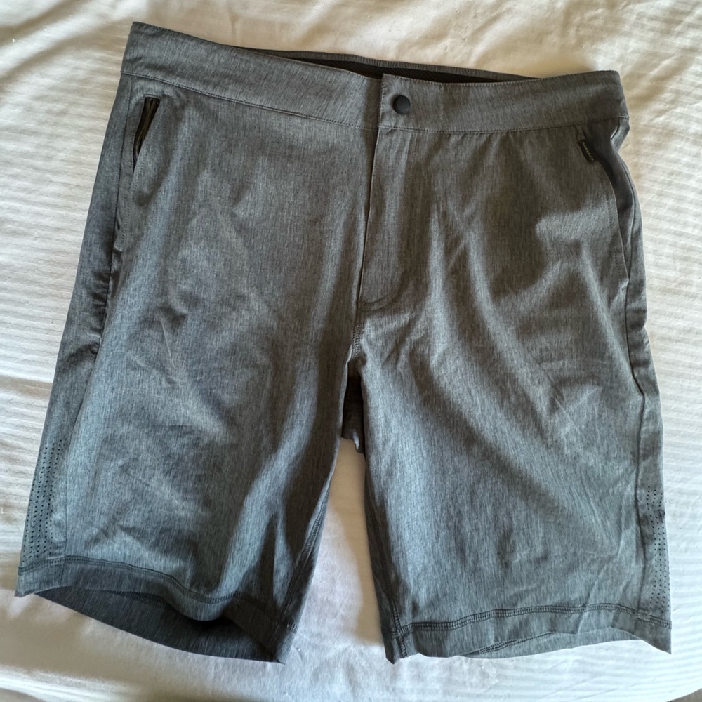 Men’s Gray Golf Shorts